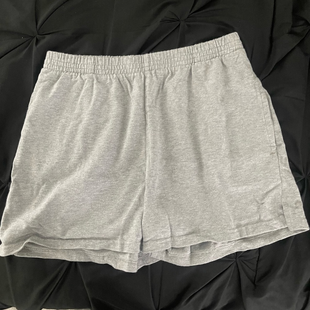 Rosa Sweatshorts from Brandy Melville